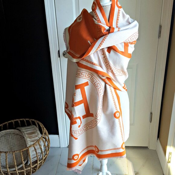 NEW! EXQUISITE CASHMERE BLEND WRAP SHAWL - Picture 1 of 8